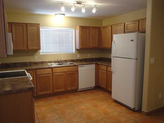 6449 S Iberia Ave - Photo 3 of 10