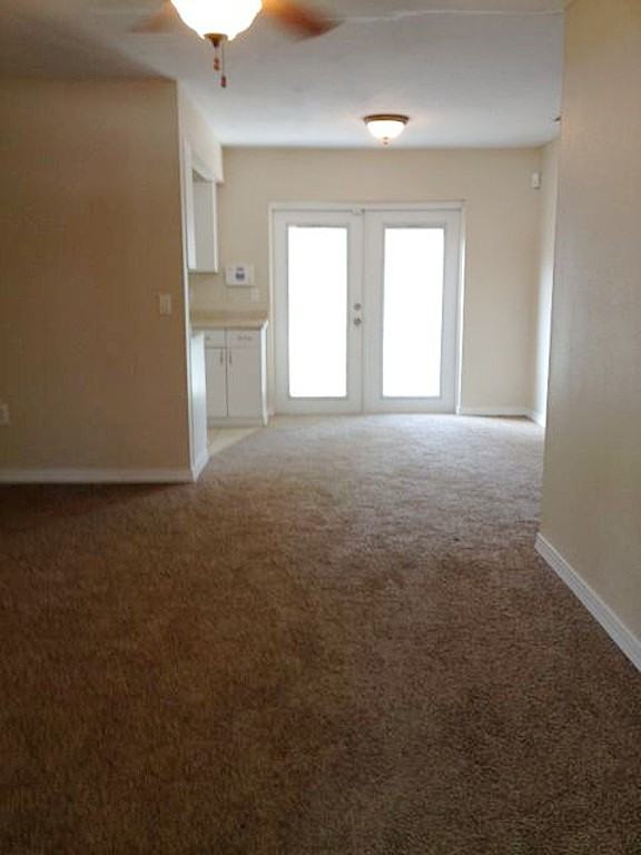 4000 Berkshire Dr - Photo 3 of 9