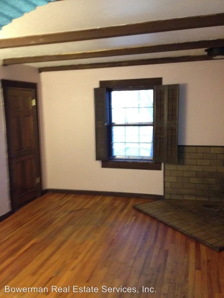 1705 19th St - Photo 2 of 9