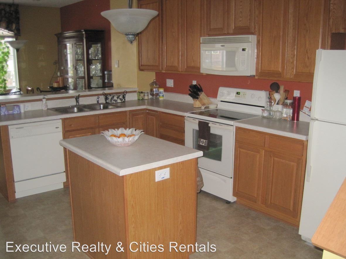 210 River Woods Dr W - Photo 2 of 9