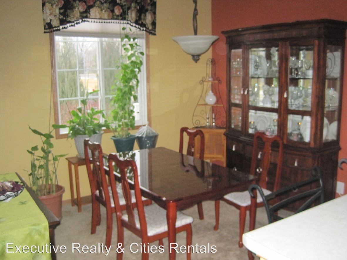 210 River Woods Dr W - Photo 3 of 9