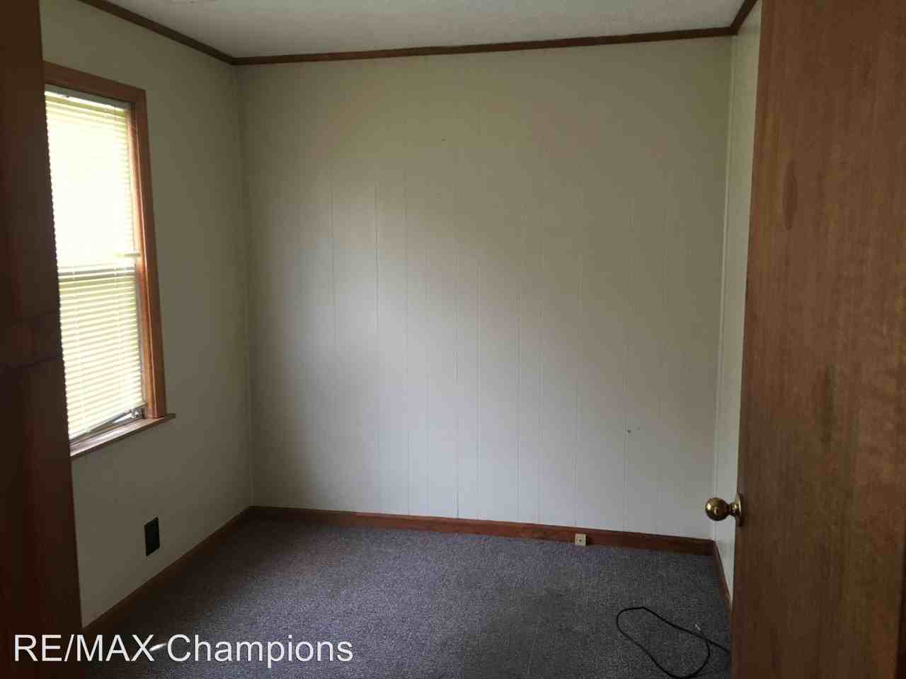 903 S Jennings Ave - Photo 3 of 6