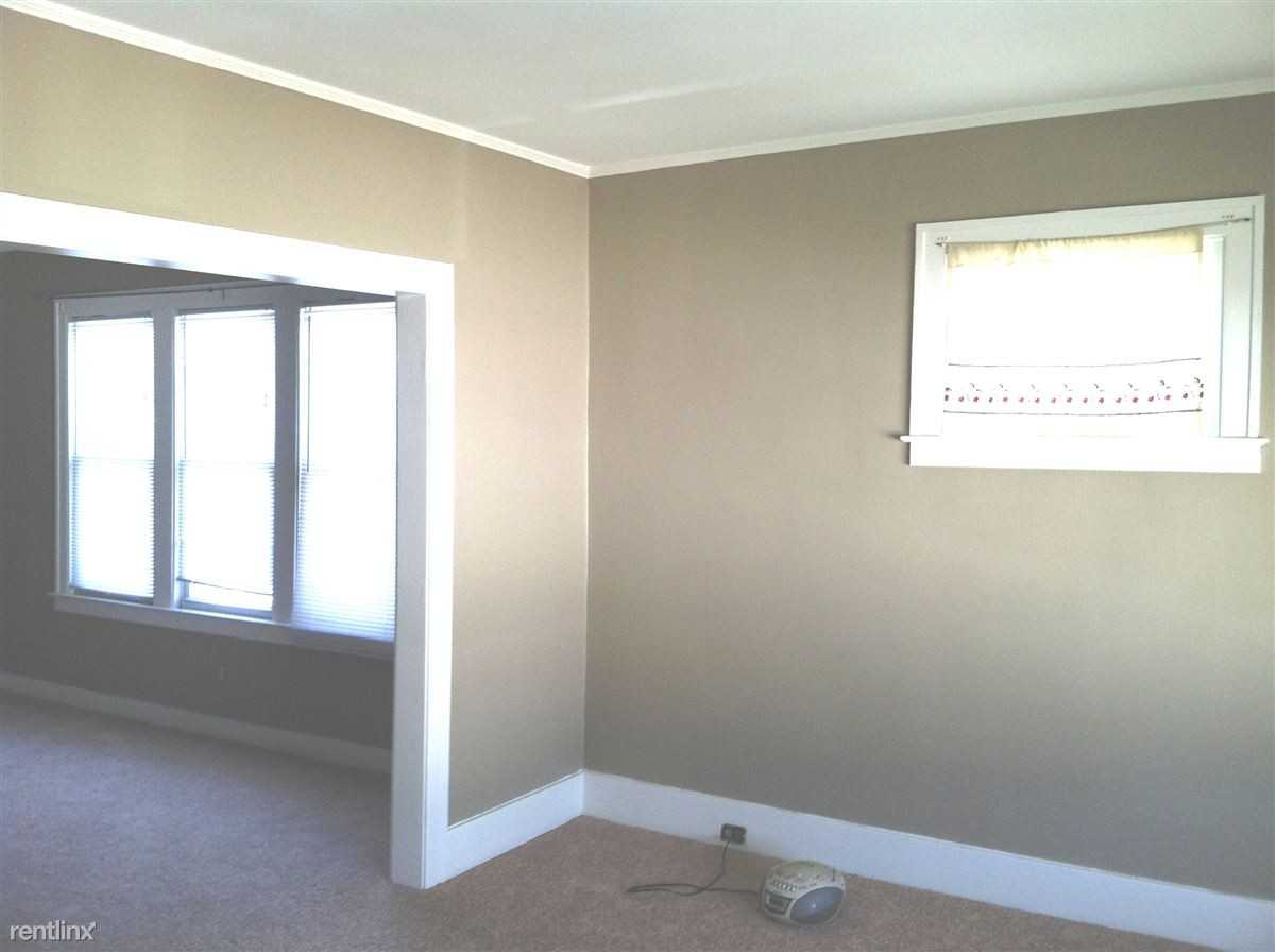 Come Home to Gross Pointe Park - Photo 2 of 11