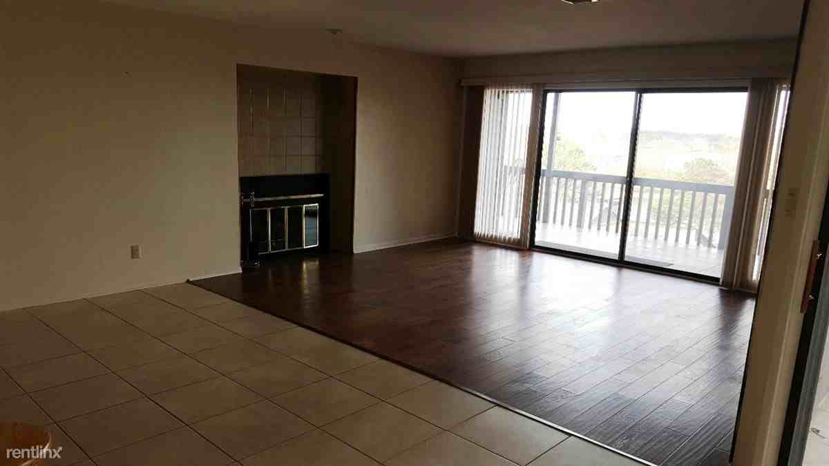 201 Hamilton Oaks Dr #T2 - Photo 3 of 8