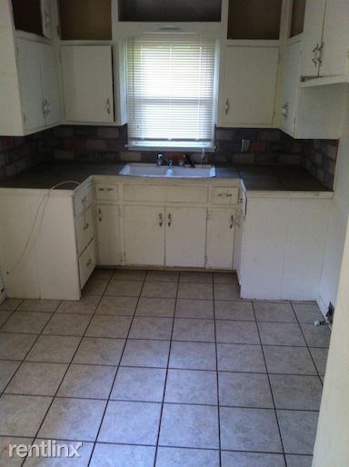 1504 SW 60th St - Photo 2 of 5