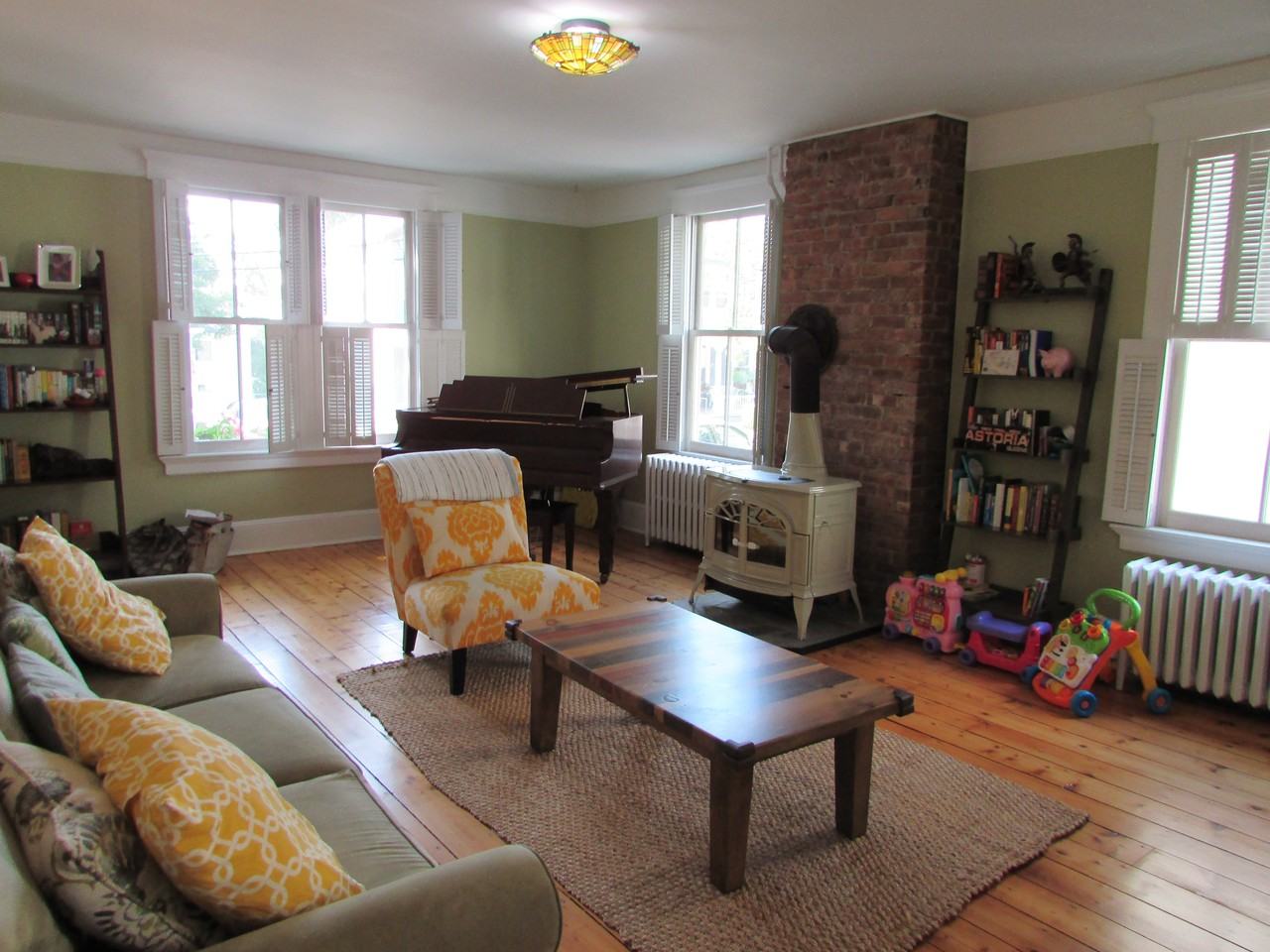 15 S Dutcher St - Photo 3 of 21