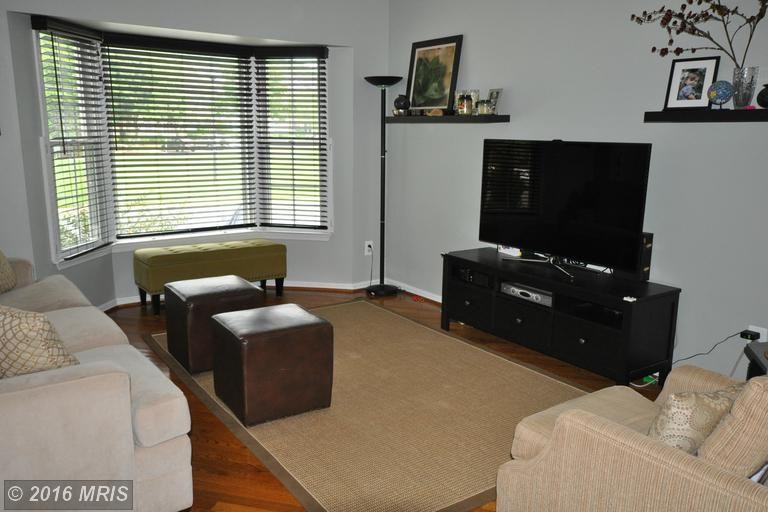 7245 Worsley Way - Photo 3 of 30