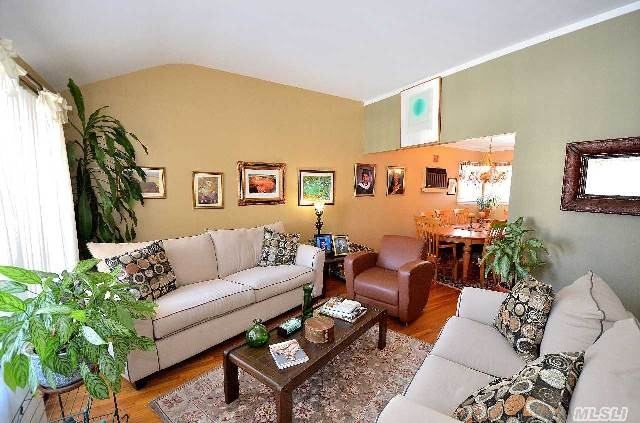 224 Henry St - Photo 2 of 18