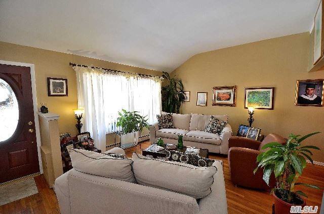 224 Henry St - Photo 3 of 18