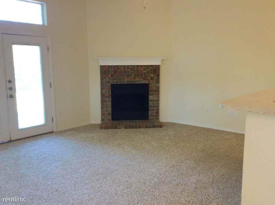 2311 Cromwell Dr - Photo 2 of 12