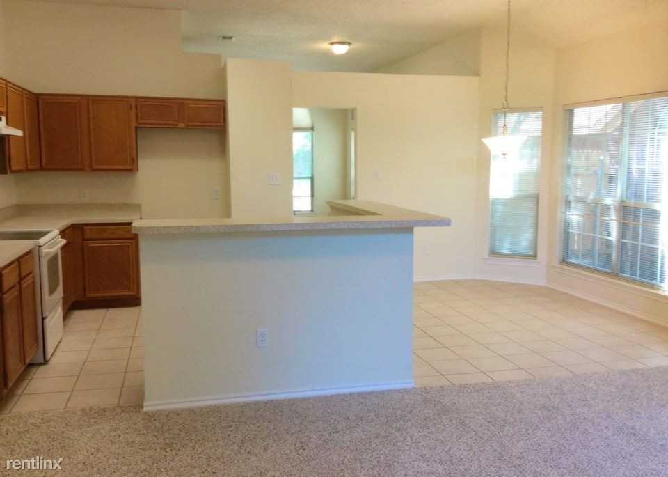 2311 Cromwell Dr - Photo 3 of 12