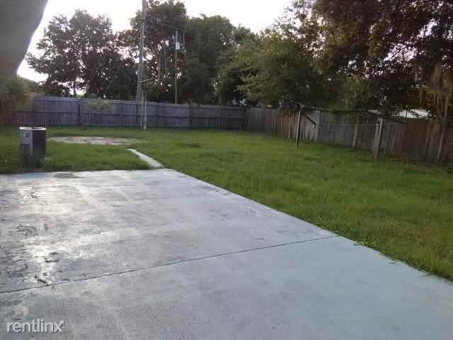 1865 Fairlane Dr - Photo 2 of 6