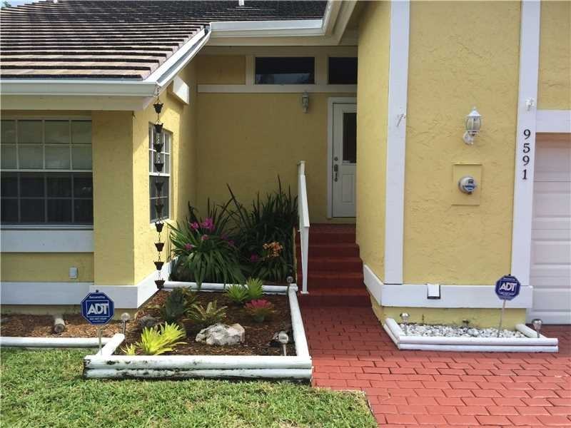 9590 SW 148th Ave Cir S - Photo 2 of 8