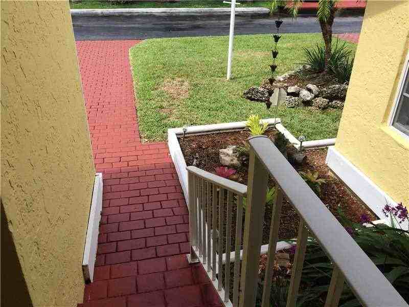 9590 SW 148th Ave Cir S - Photo 3 of 8
