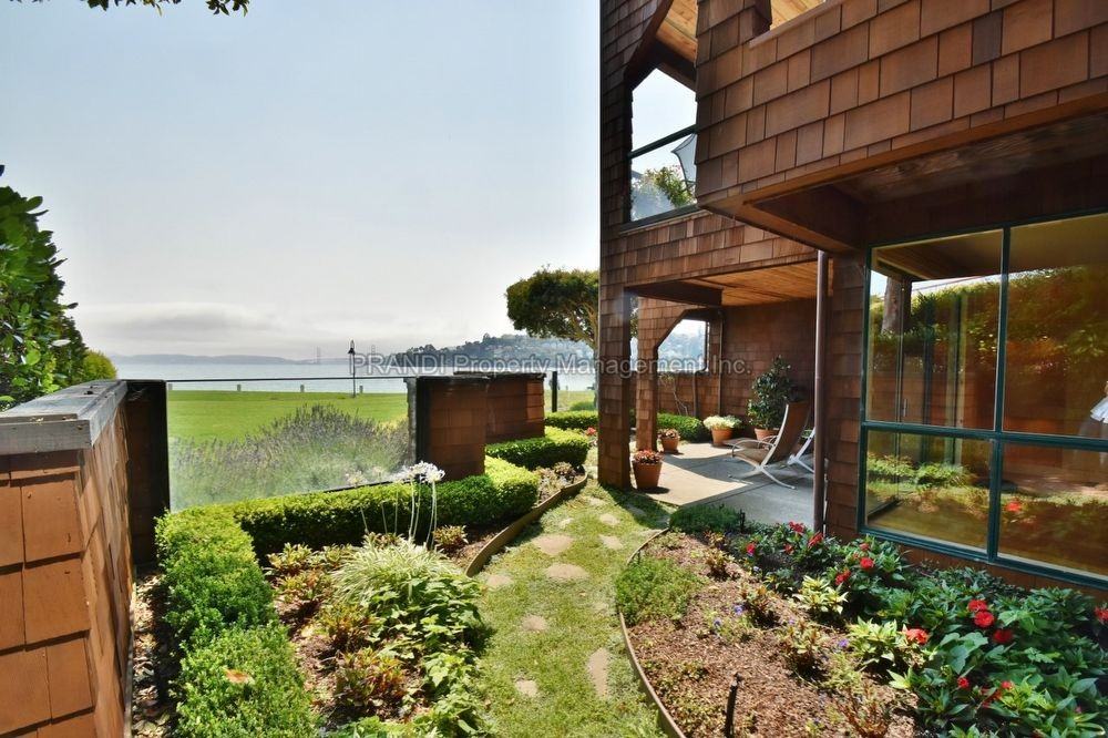 411 Paradise Dr - Photo 2 of 26