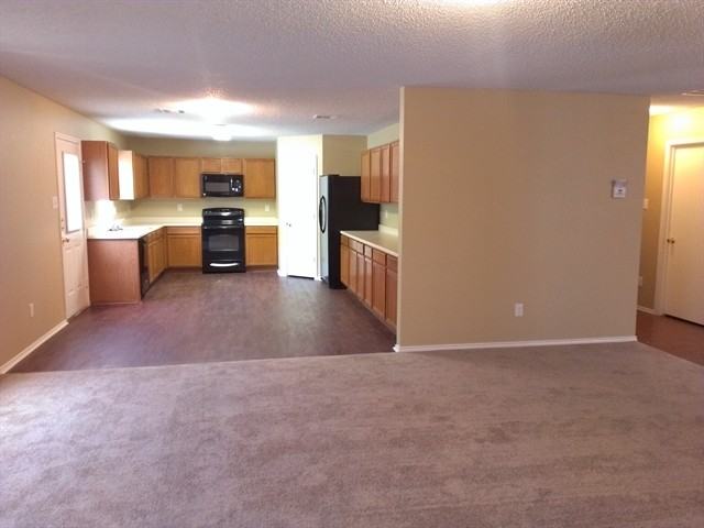 12104 Worchester Dr - Photo 3 of 5