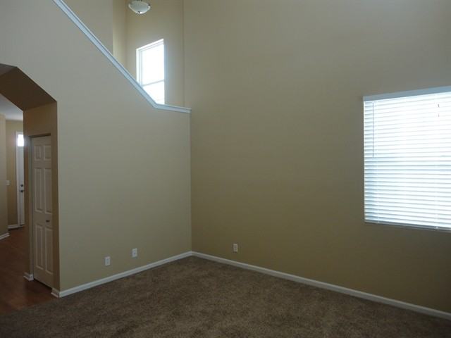 1131 Goldfinch Ave - Photo 2 of 11