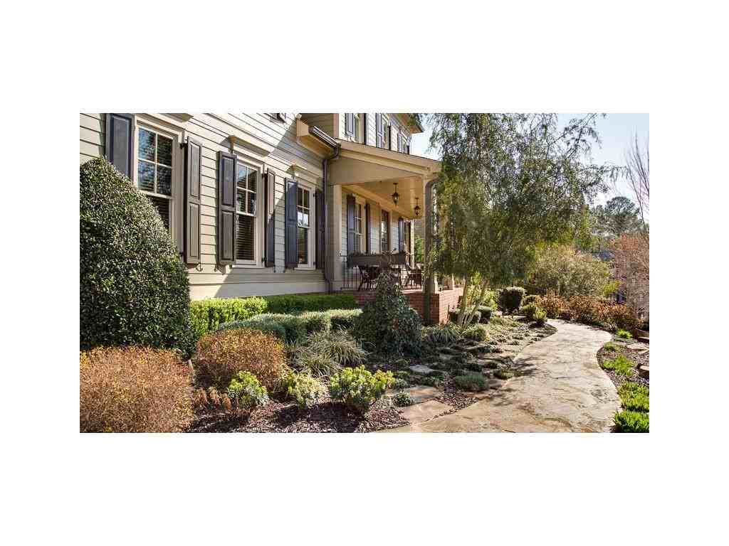 205 Beacon Cove - Photo 2 of 25