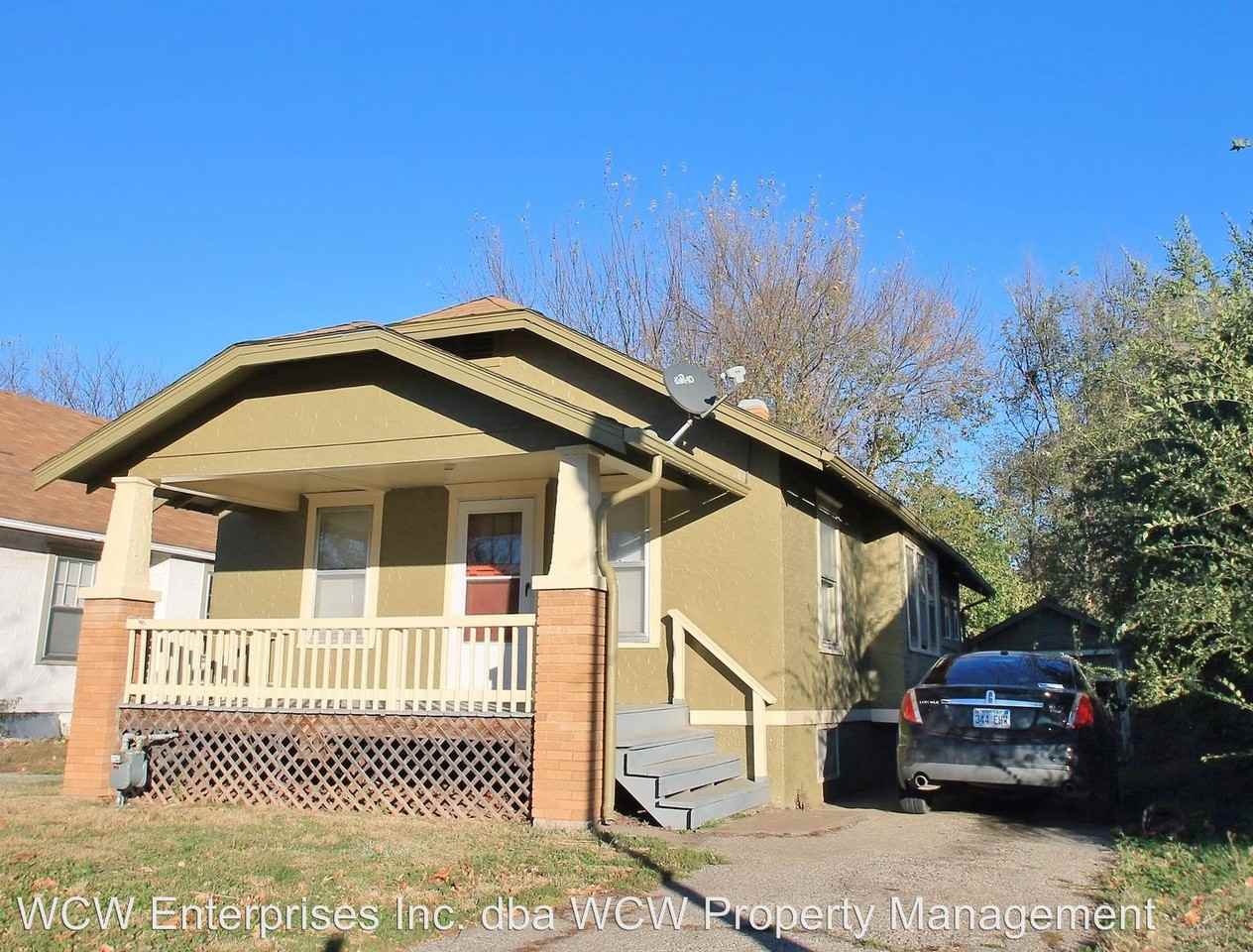 2074 SW Washburn Ave - Photo 2 of 13