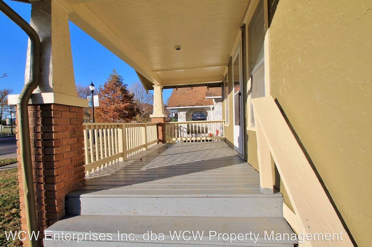 2074 SW Washburn Ave - Photo 3 of 13