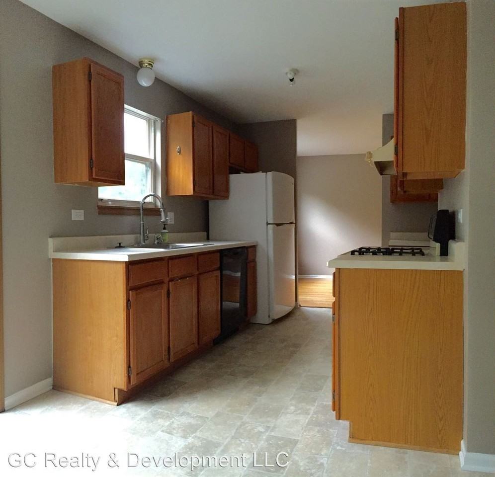 821 Perry Dr - Photo 3 of 21