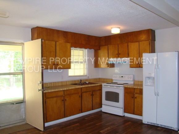 5750 Dellwood Dr - Photo 3 of 18