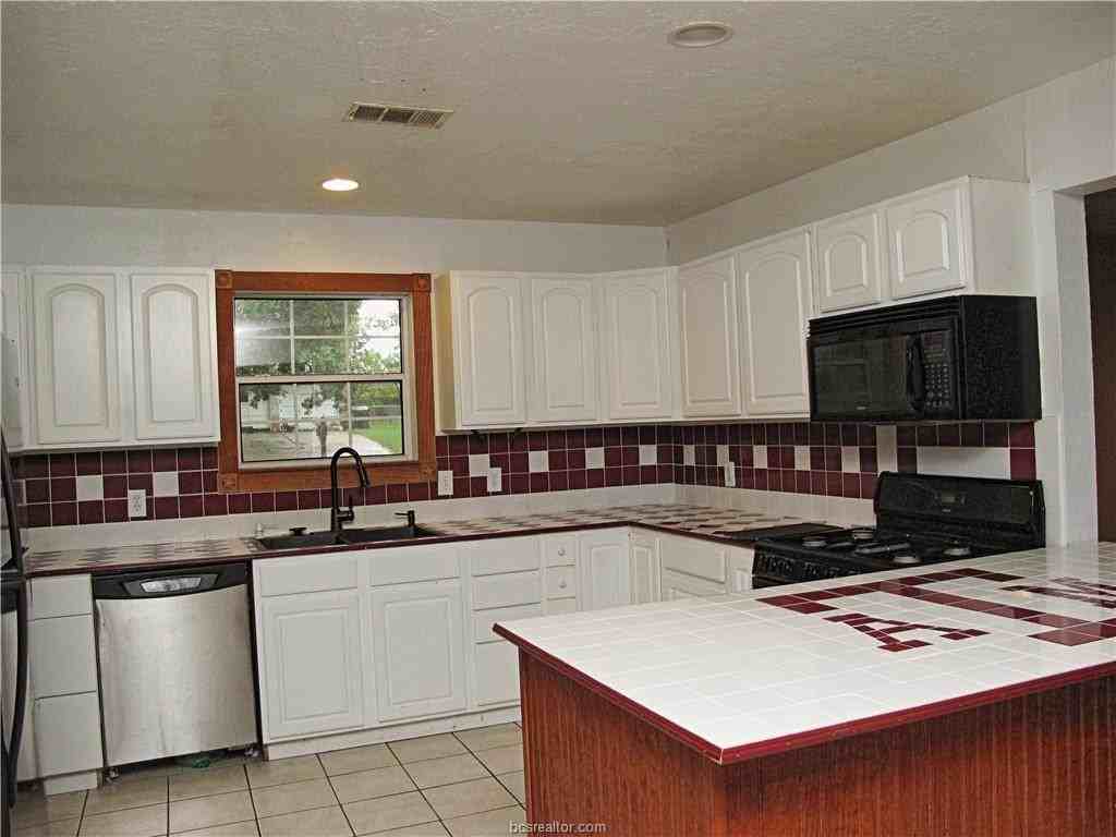 1207 Westover St - Photo 3 of 15