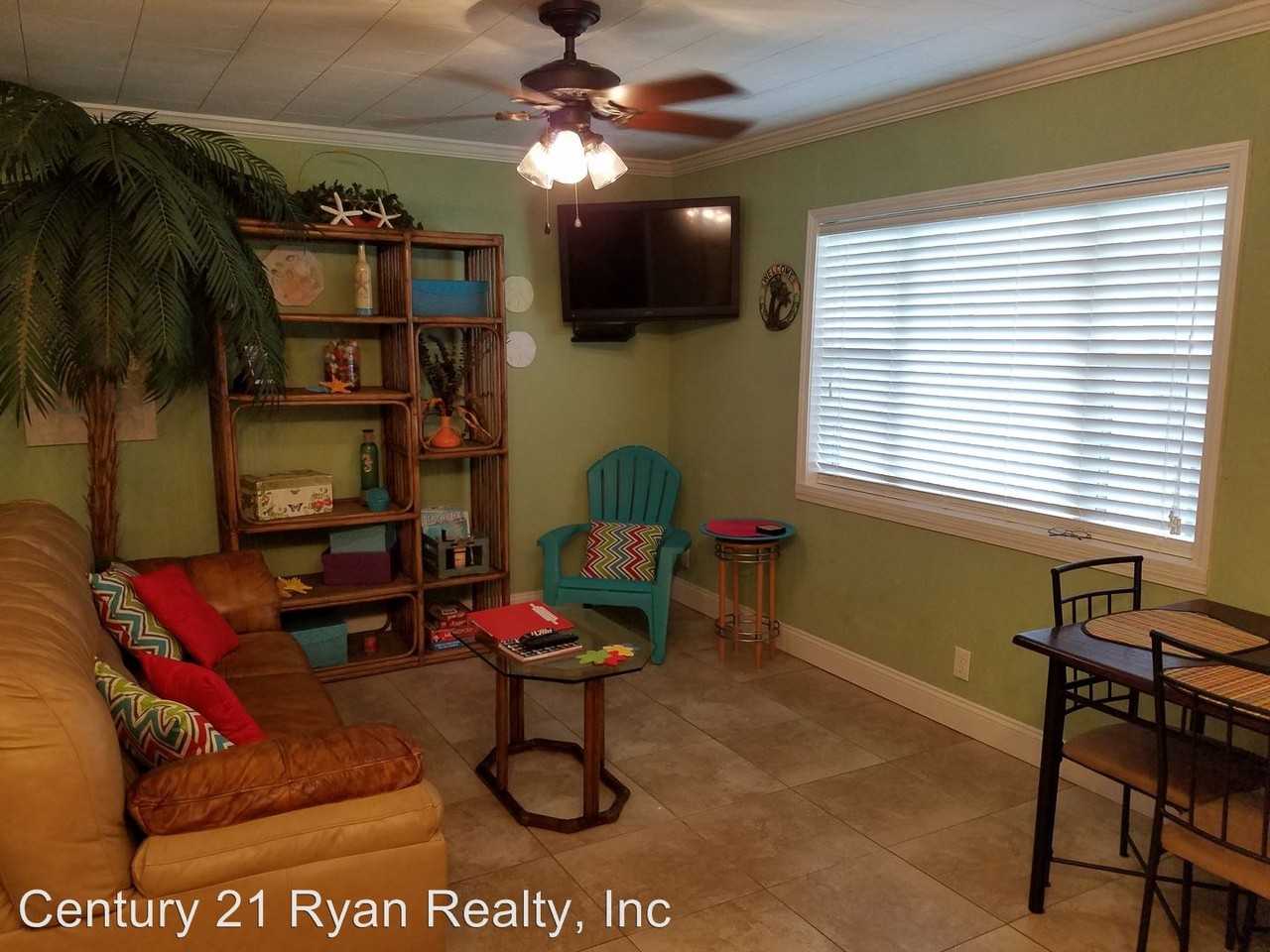 8000 Surf Dr #3 - Photo 3 of 13