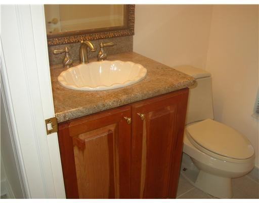 752 Southwest 36th Avenue - Photo 3 of 6