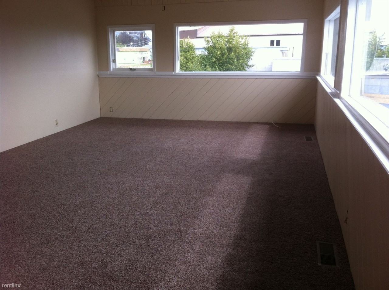 295 E Pioneer Ave - Photo 2 of 6