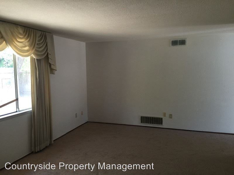 1424 Chapala Way - Photo 2 of 11