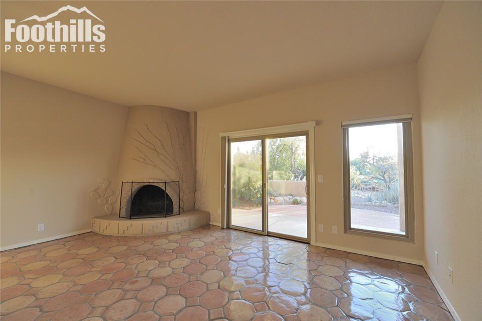 6440 N Foothills Dr - Photo 3 of 17