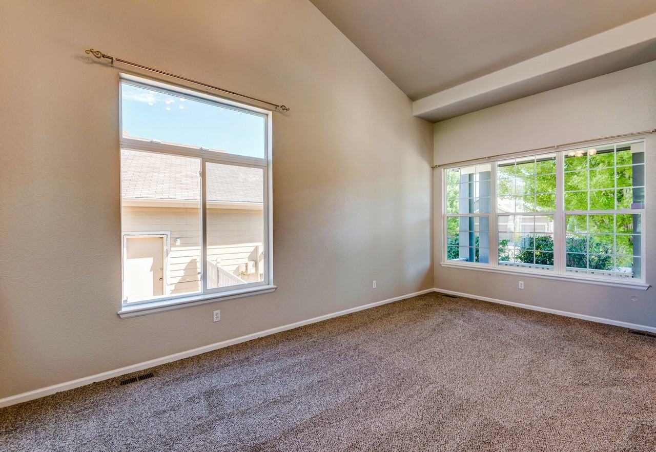 10285 Farmdale St - Photo 3 of 25