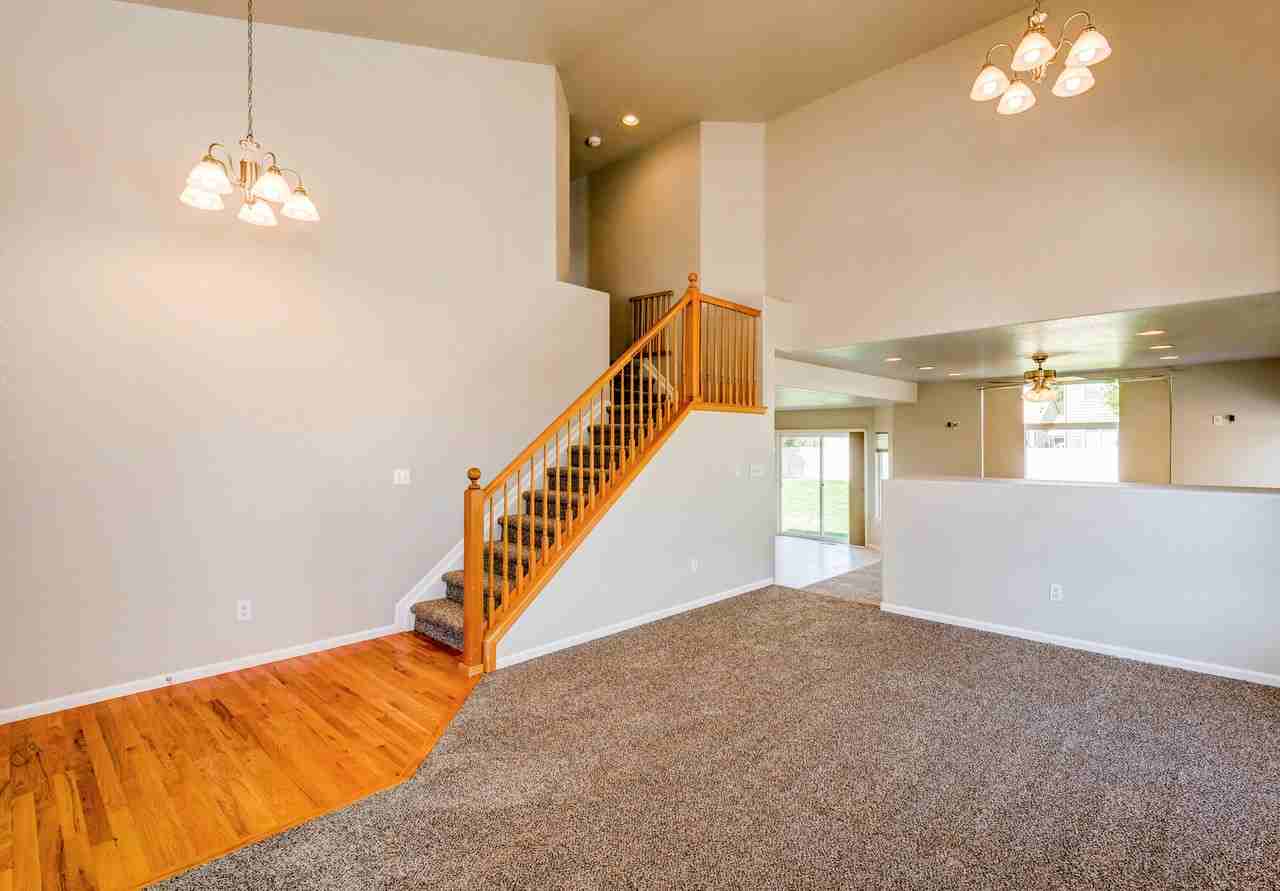 10285 Farmdale St - Photo 2 of 25