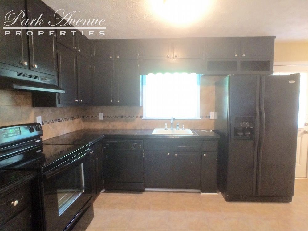 1982 Village Ct - Photo 3 of 15