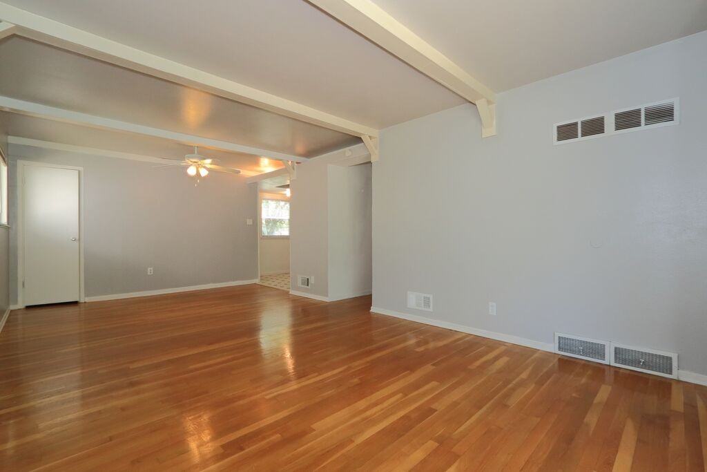 224 Roderick Dr - Photo 3 of 14