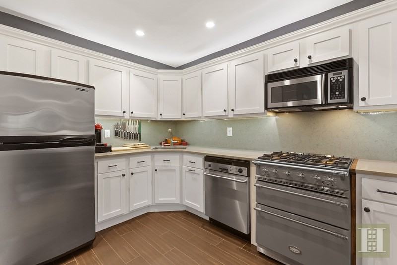 587 17th St #2L - Photo 2 of 6