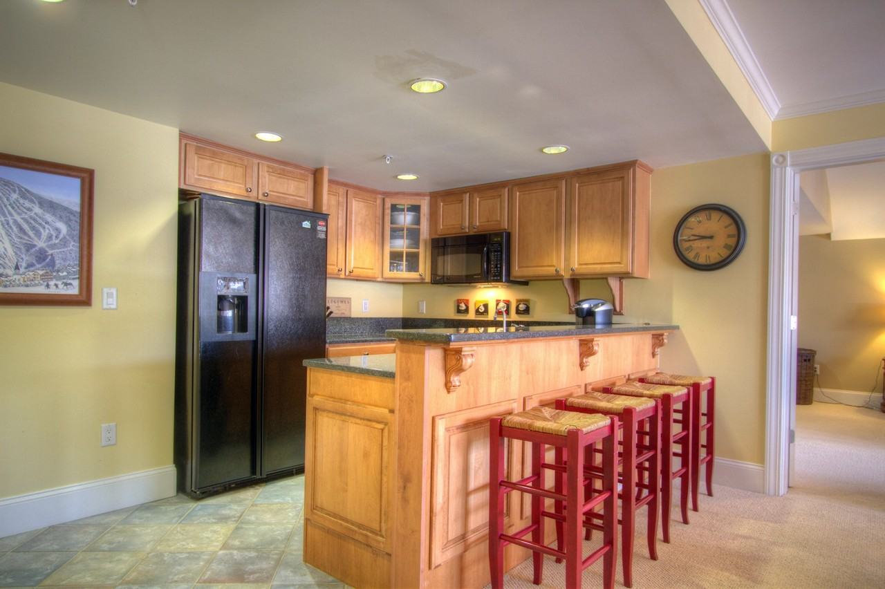 19 Village Lodge Rd #403 - Photo 3 of 18