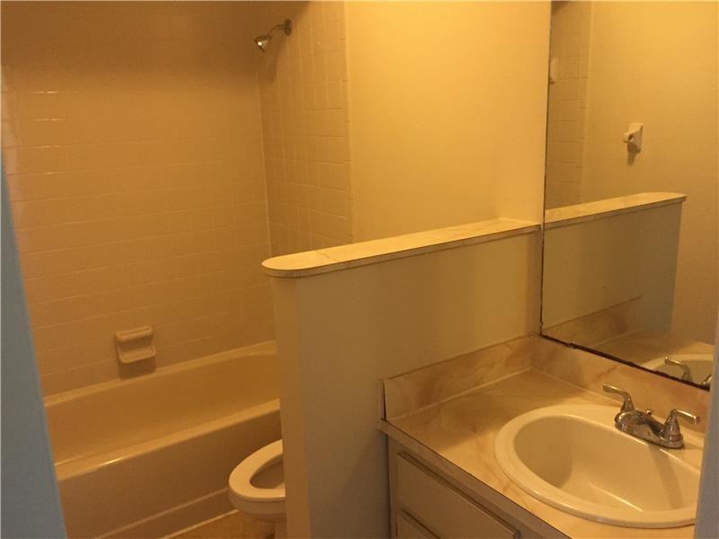 616 S Westgate Ave - Photo 3 of 8