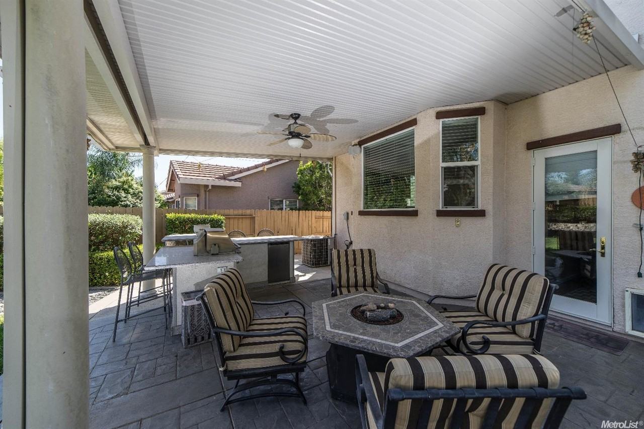 3142 Halverson Way - Photo 3 of 8