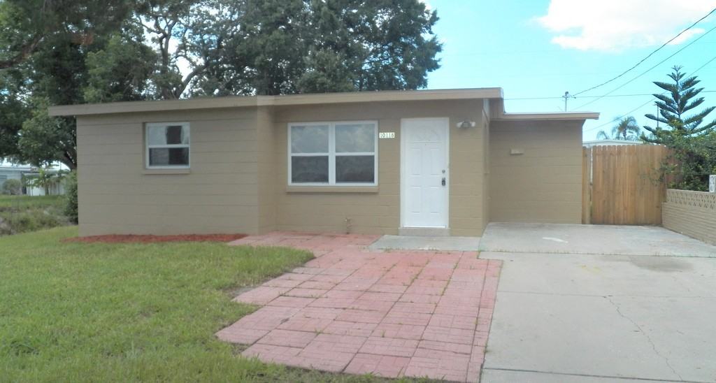 10118 114th Terrace N - Photo 2 of 13