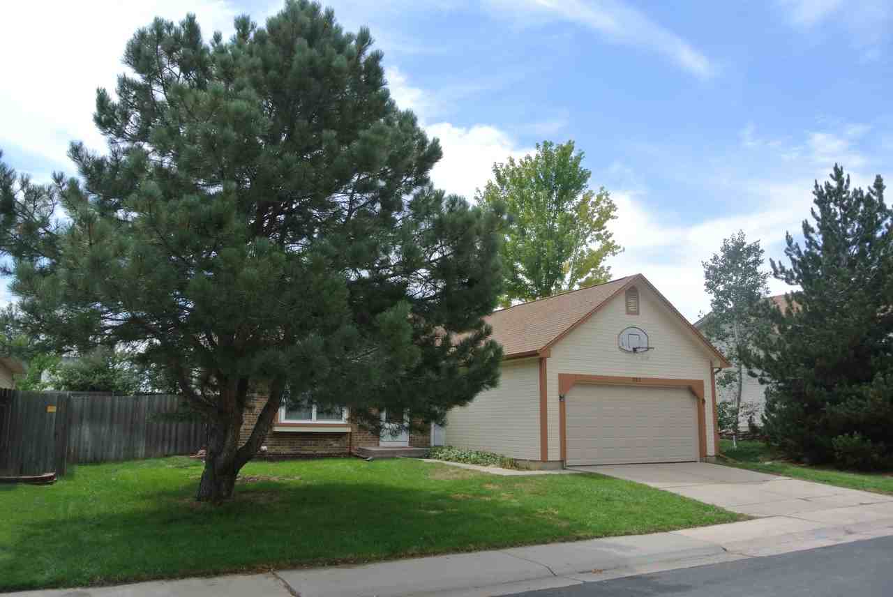 351 Mulberry Cir - Photo 2 of 34