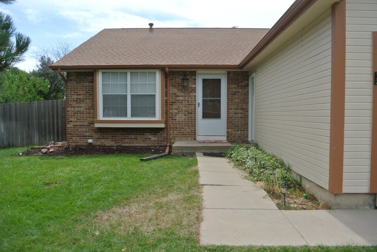 351 Mulberry Cir - Photo 3 of 34