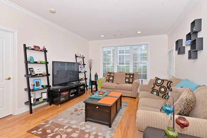 1104 Wharton Ct - Photo 3 of 21