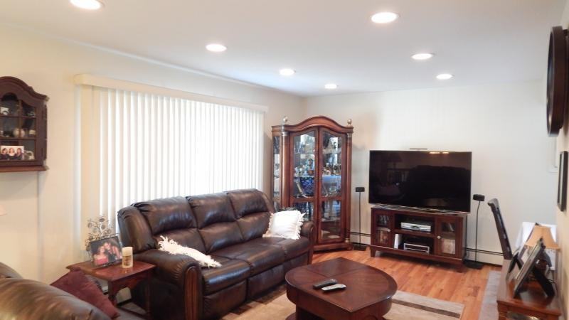 2394 Maple St - Photo 2 of 14