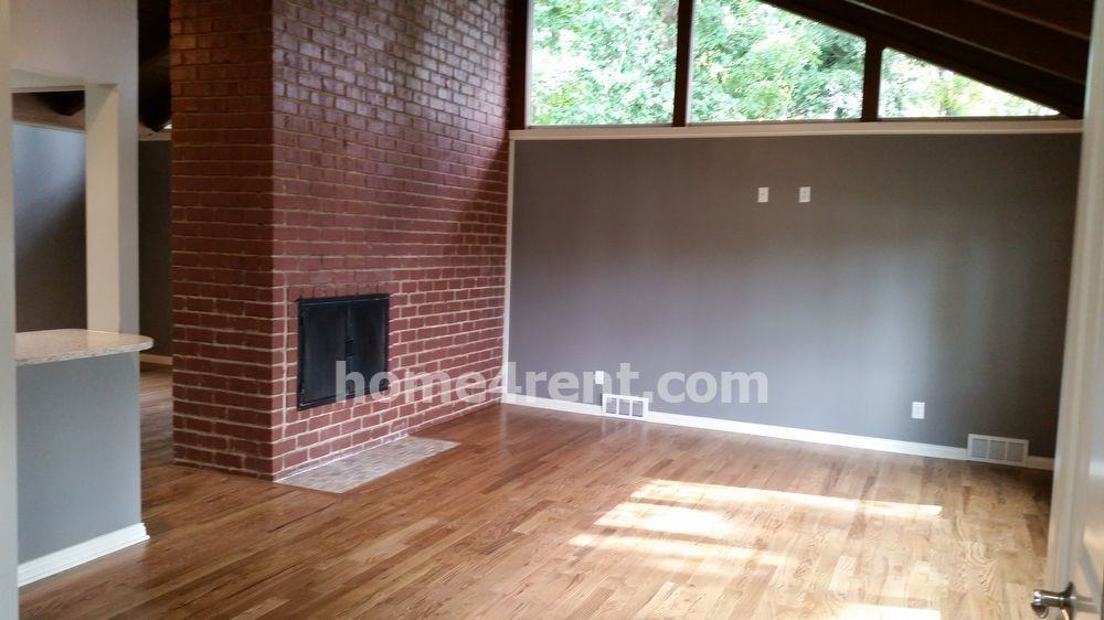 11035 State Line Rd - Photo 2 of 20