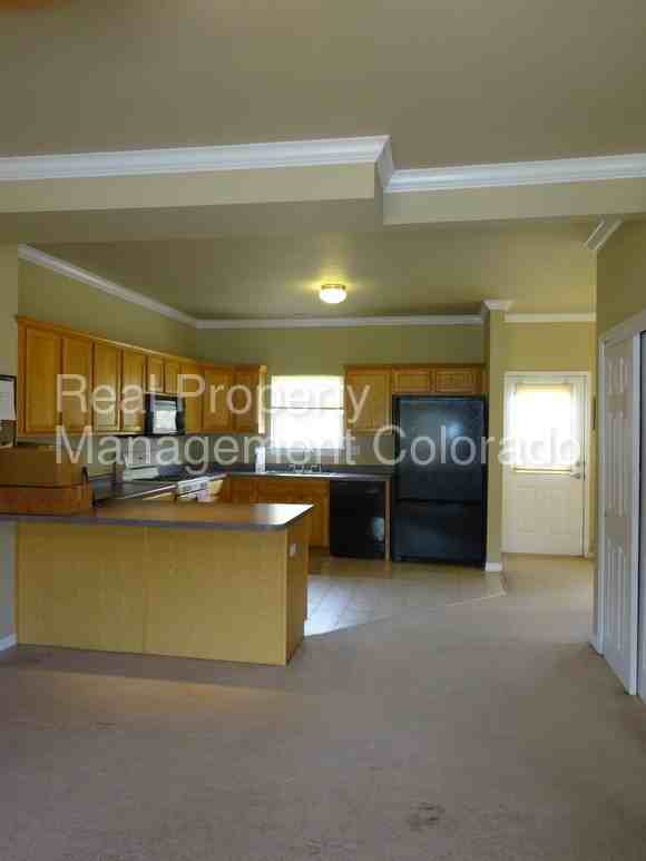 740 Entrada Dr - Photo 2 of 9