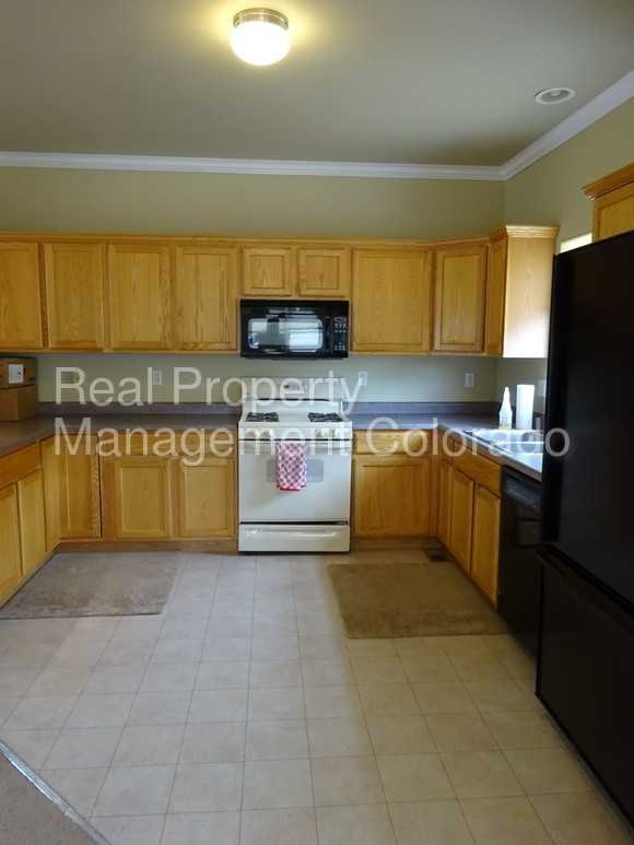 740 Entrada Dr - Photo 3 of 9