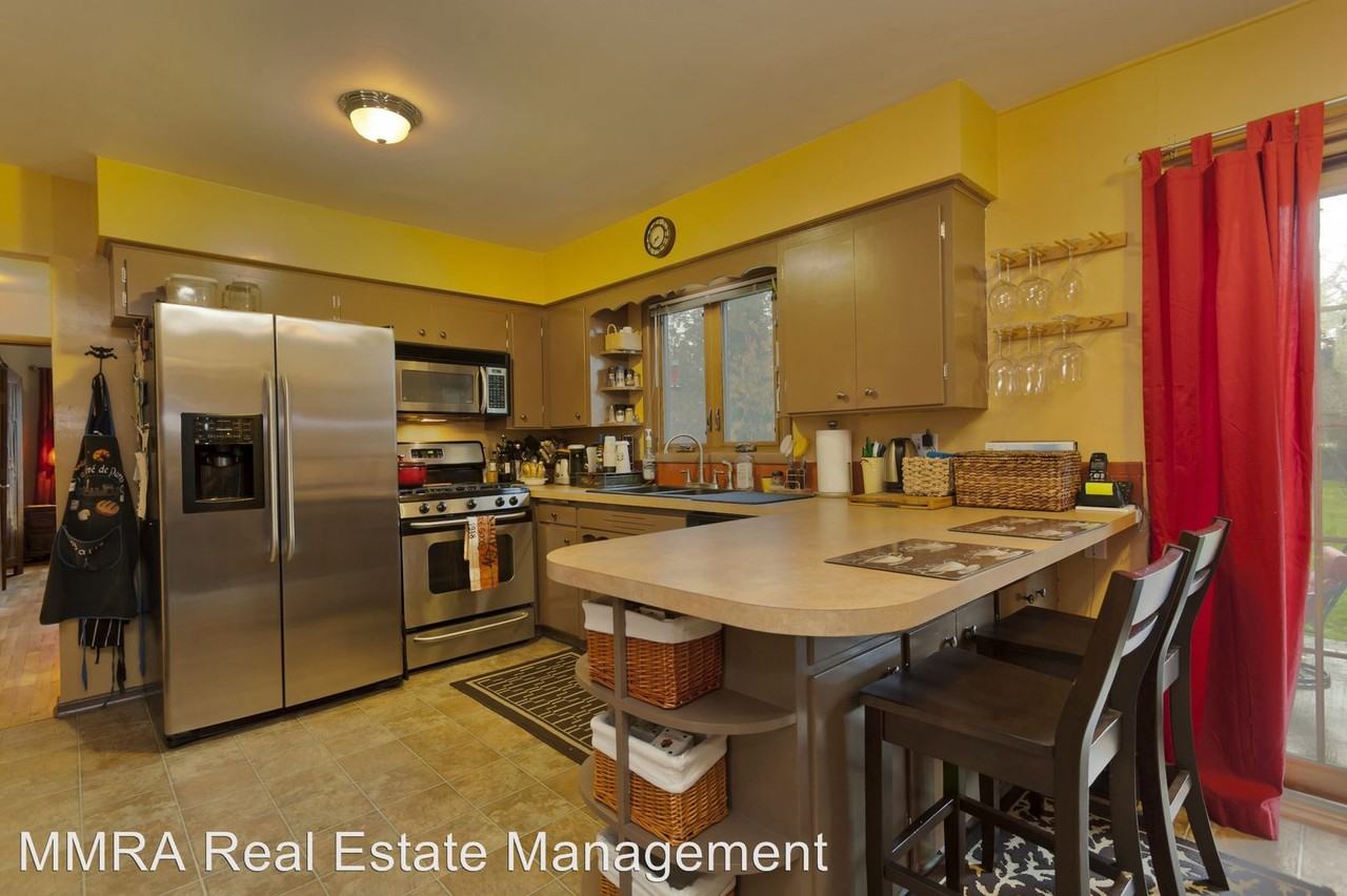 3413 Plymouth Dr - Photo 2 of 12