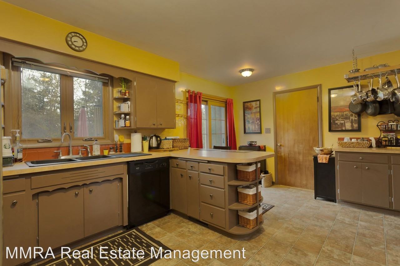 3413 Plymouth Dr - Photo 3 of 12